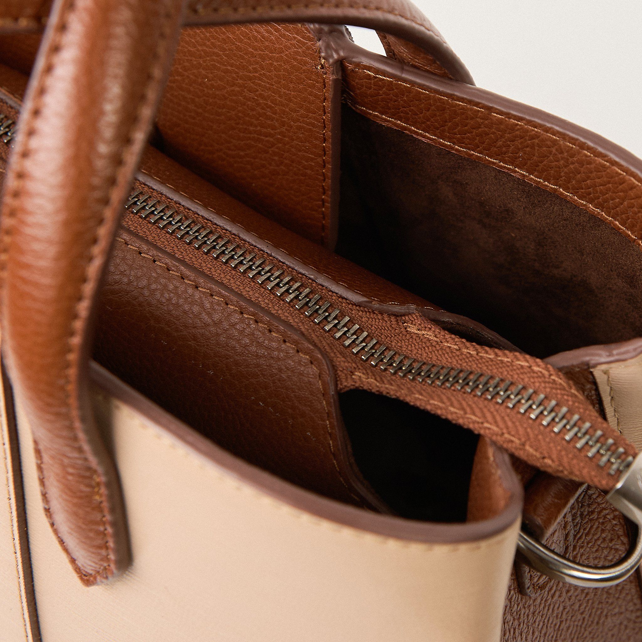  Túi Xách Nữ Da Vân Kem 26K.32 