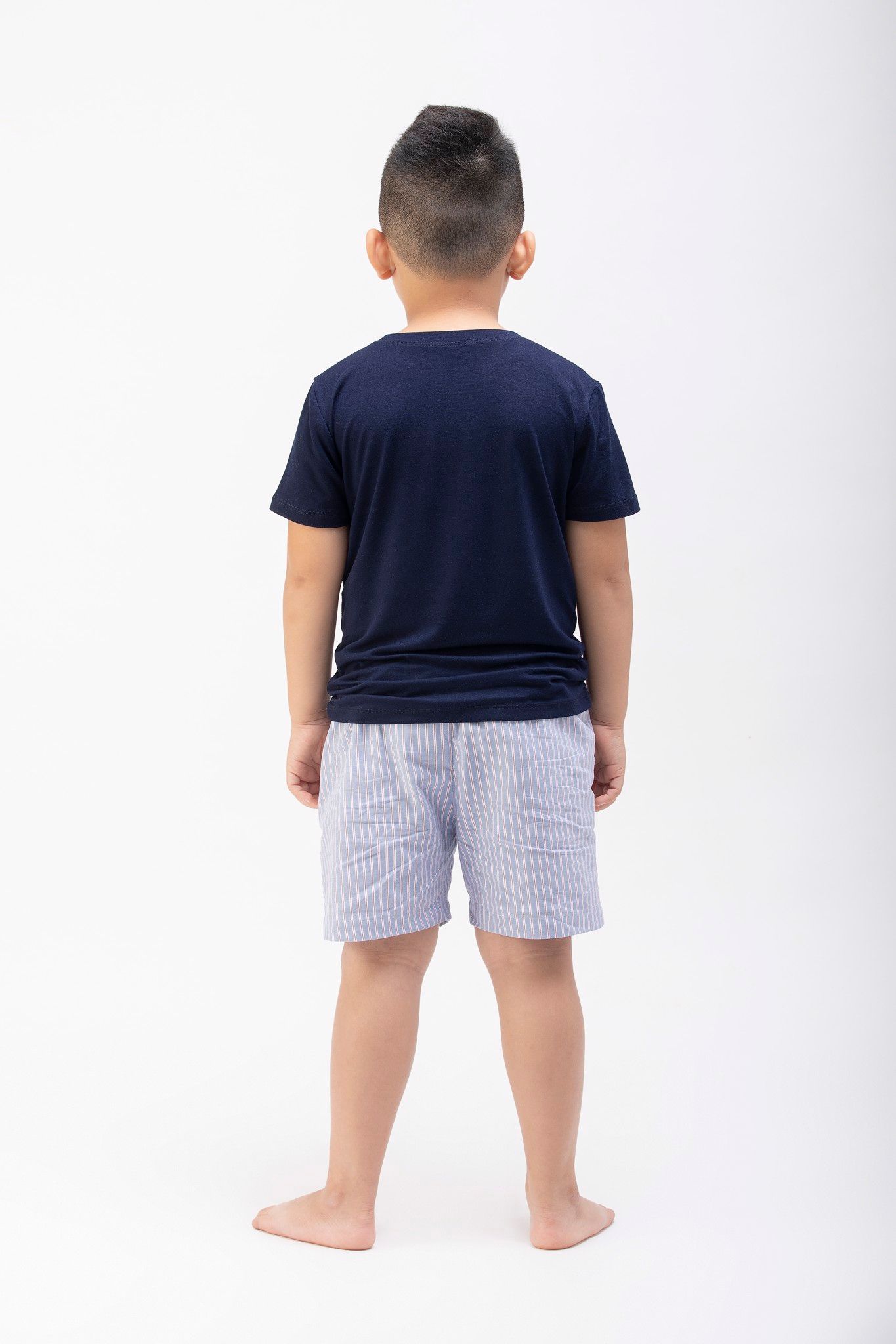  Bộ mặc nhà Bé Trai quần shorts - Áo navy/trắng quần sọc xanh 