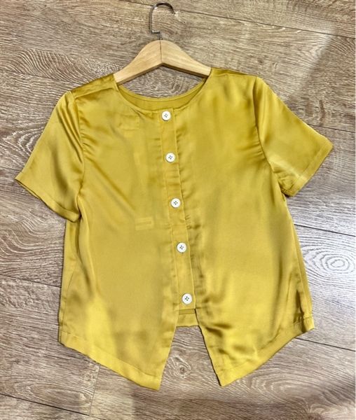  Áo lụa nút sau 