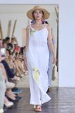  Đầm linen 2 dây xẻ đùi 
