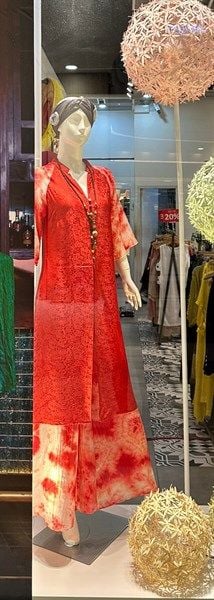  Áo dài xẻ 3 tà tơ loang 