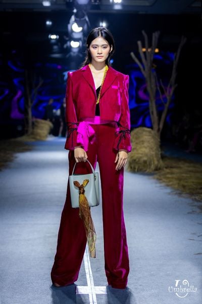  Áo croptop nhung thắt tay 