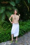  Váy Linen Xẻ Một Hông Nút 