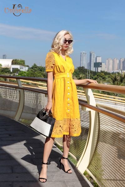  Đầm xoè cổ V phối ren tay 