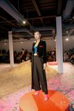  Áo croptop nhung thắt tay 