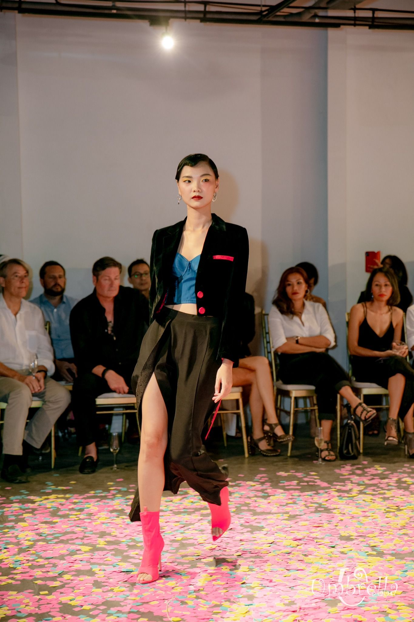  Áo croptop nhung thắt tay 