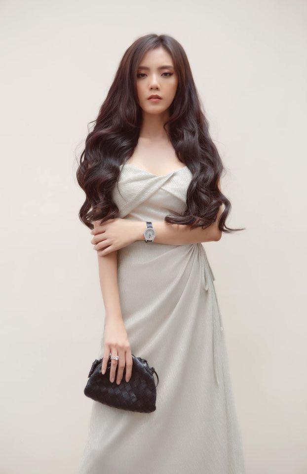 Phím kẹp chữ V xoăn Á Hân