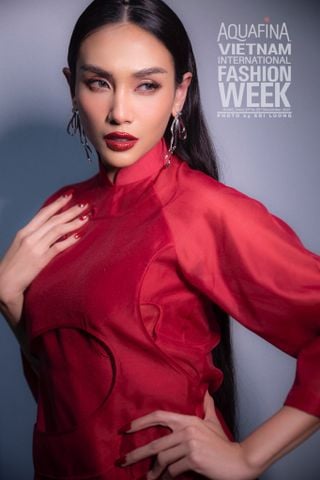 Tóc thật dài Võ Hoàng Yến