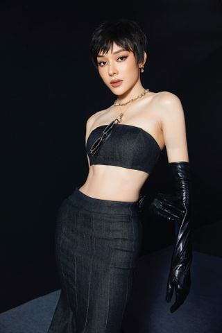 Tóc thật ngắn Á Hậu Hồng Hạnh