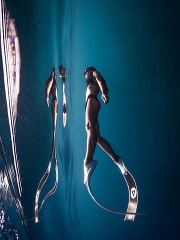  Chân Nhái Lặn Freedive Carbon Alchemy V3-30-Plus Fins - CNV3-Plus Trắng 