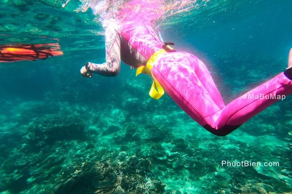 Wetsuit nữ màu hồng freediving 