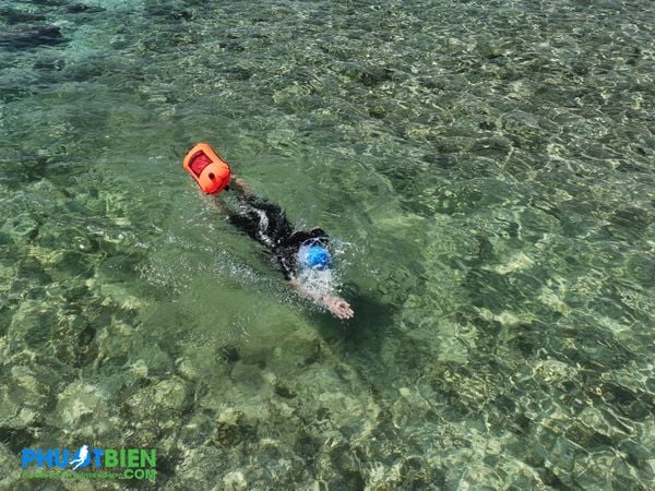 Phao Bơi Đường Dài Túi Khí Kép Kiêm Ba Lô Để Đổ Bơi OCeanman 102 Có Túi Lưới
