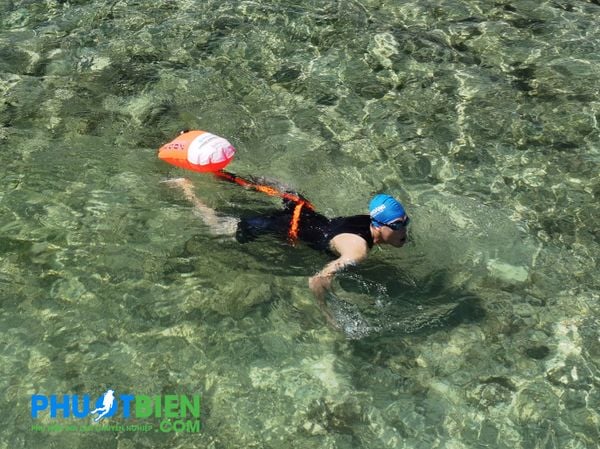 Phao Bơi Biển Đường Dài Túi Khí Kép Kiêm Ba Lô Để Đổ Bơi OCeanman 102