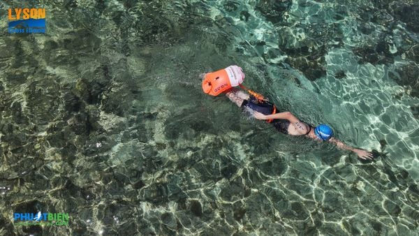 Phao Bơi Biển Đường Dài Túi Khí Kép Kiêm Ba Lô Để Đổ Bơi OCeanman 102
