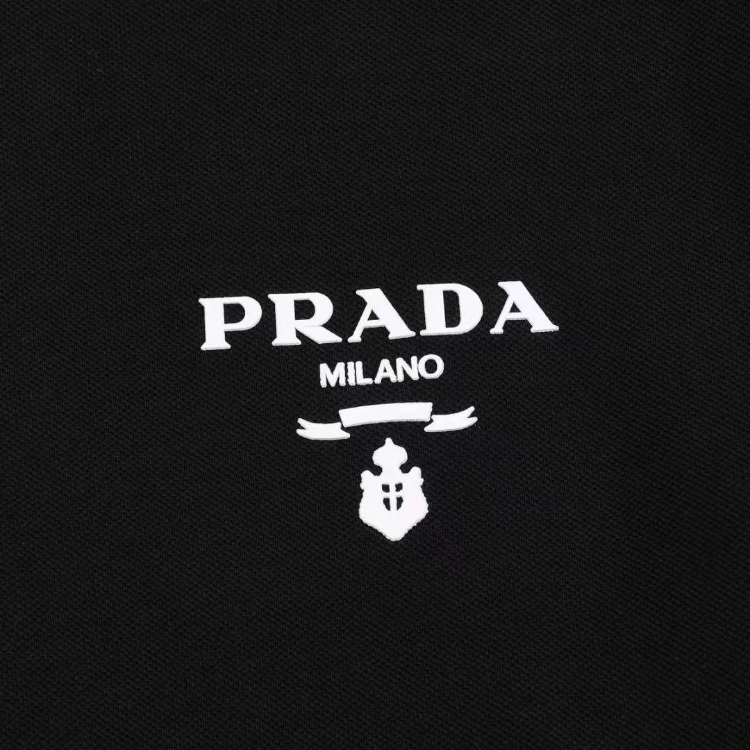 Polo Prada Logo Print - Đen – EDDY