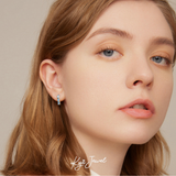  Khuyên tai nữ Twisty đá CZ xanh 