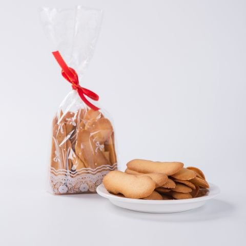 Bánh cookies lưỡi mèo