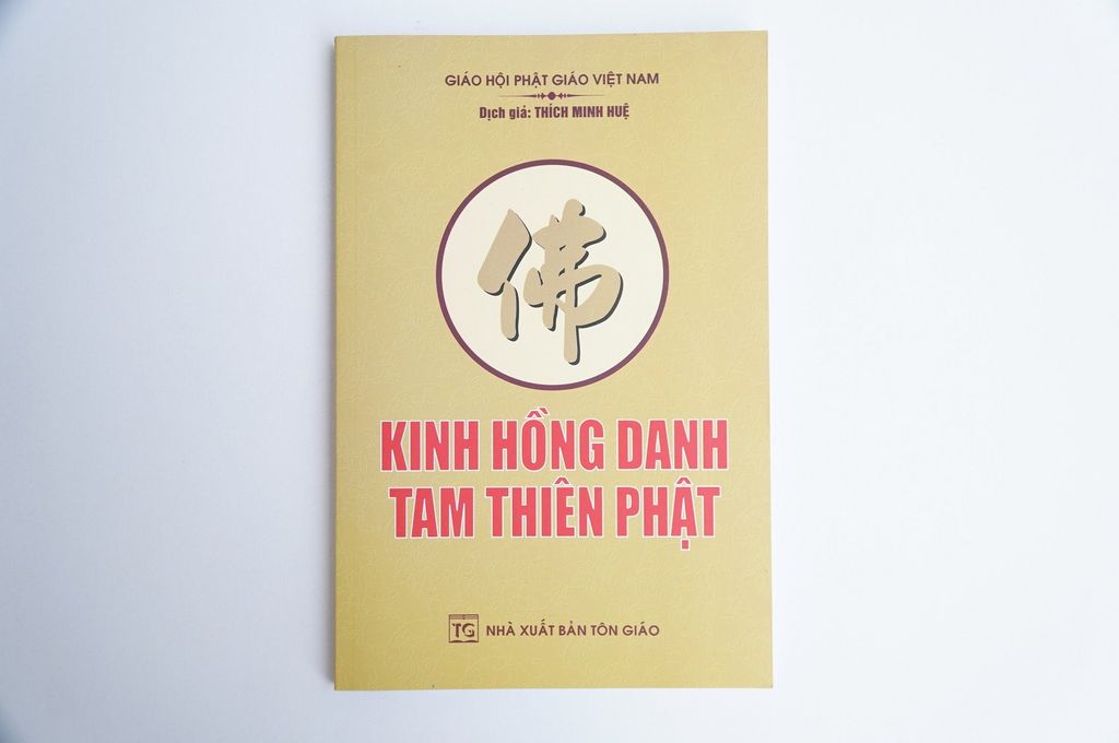 Sách phật giáo Kinh hồng danh tam thiên Phật Thích Minh Huệ bìa giấy cam chữ to rõ 172 trang