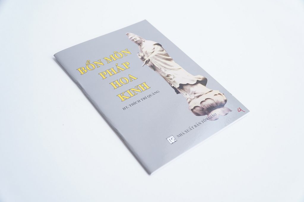 Kinh Phật - Bổn môn pháp hoa kinh - Thích Trí Quảng bìa giấy xám chữ to rõ 70 trang