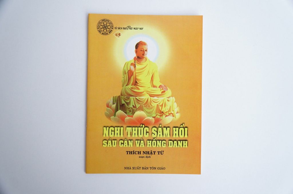 Kinh Phật - Nghi thức sám hối 6 căn và hồng danh Thích Nhật Từ bìa giấy cam chữ to rõ 50 trang