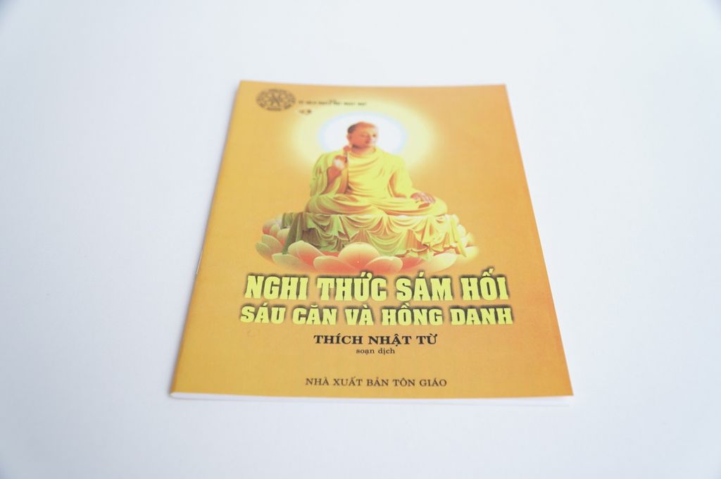 Sách phật giáo Nghi thức sám hối 6 căn và hồng danh Thích Nhật Từ bìa giấy cam chữ to rõ 50 trang