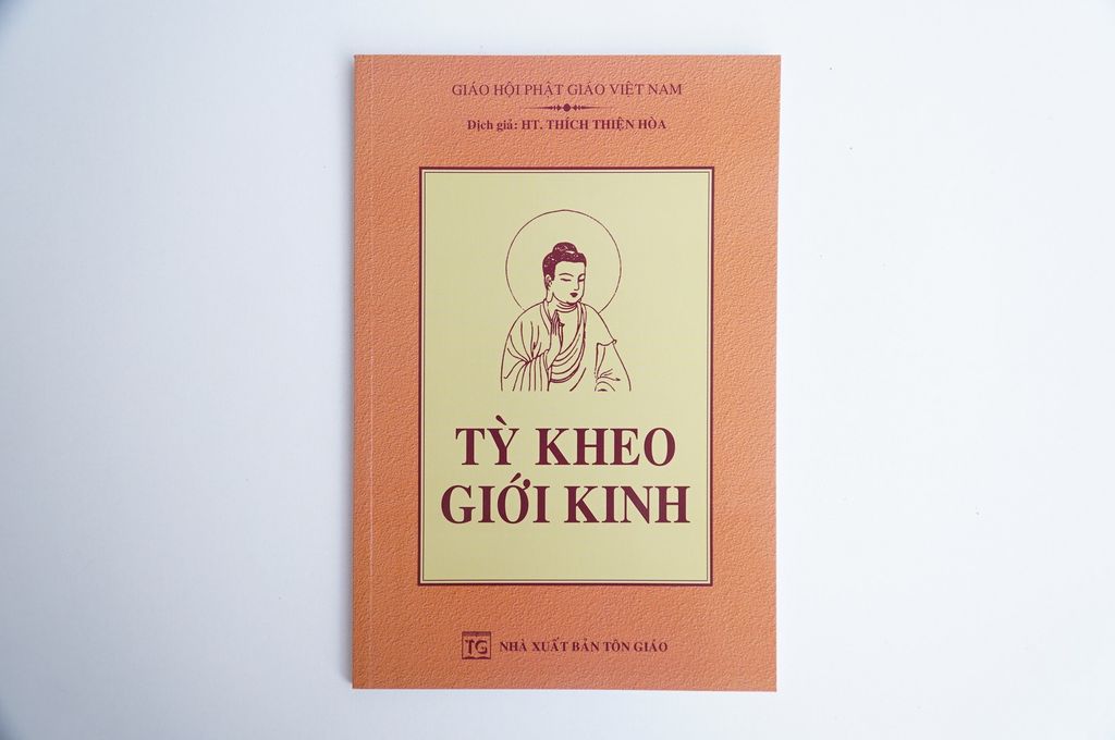 Sách phật giáo Tỳ kheo giới kinh Thích Thiện Hòa bìa giấy cam chữ to rõ 88 trang