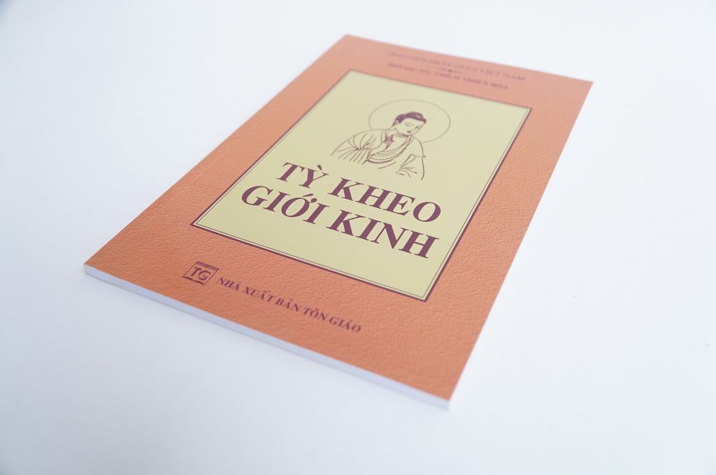 Kinh Phật - Tỳ kheo giới kinh Thích Thiện Hòa bìa giấy cam chữ to rõ 88 trang