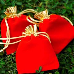Túi nhung đỏ may mắn tài lộc