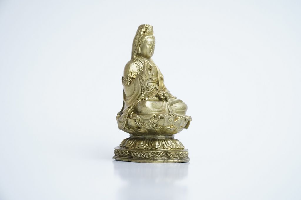 Tượng Phật Quán Thế Âm Bồ Tát bằng đồng ngồi - Cao 10cm