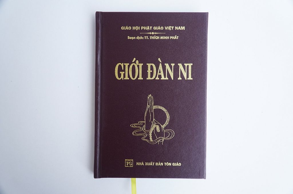 Sách phật giáo Giới đàn ni Thích Minh Phát bìa da nâu chữ to rõ 245 trang