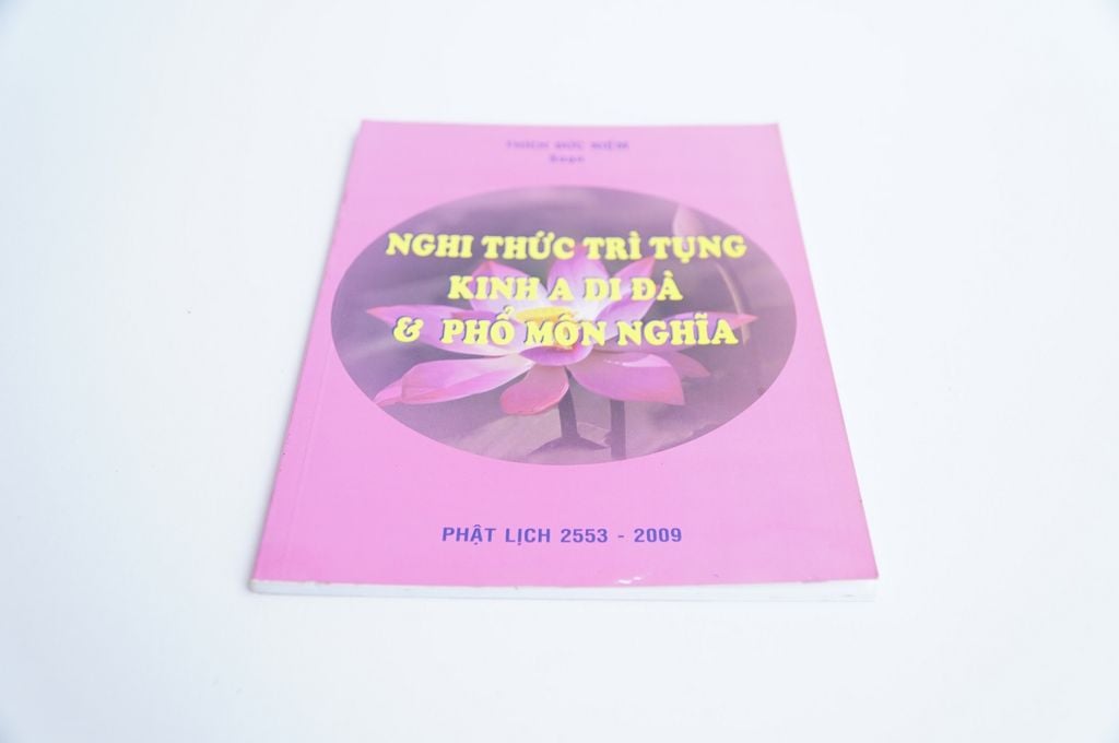 Kinh Phật - Nghi thức trì tụng kinh A Di Đà và Phổ môn Nghĩa Thích Đức Niệm bìa hồng 72 trang