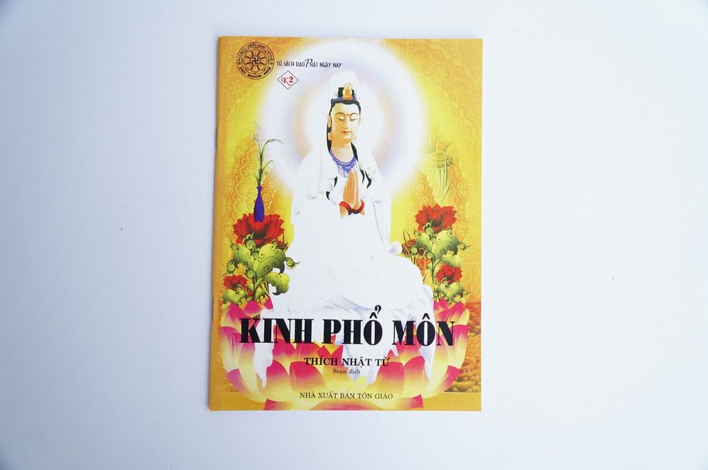 Kinh Phật - Kinh phổ môn Thích Nhật Từ bìa vàng chữ to rõ 35 trang