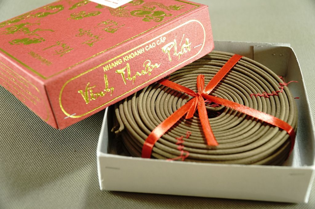 Nhang khoanh trầm hương Vĩnh Thuận Phát - Trầm hương 10 vòng Xứ Huế cháy 24 giờ - Hộp đỏ cao cấp