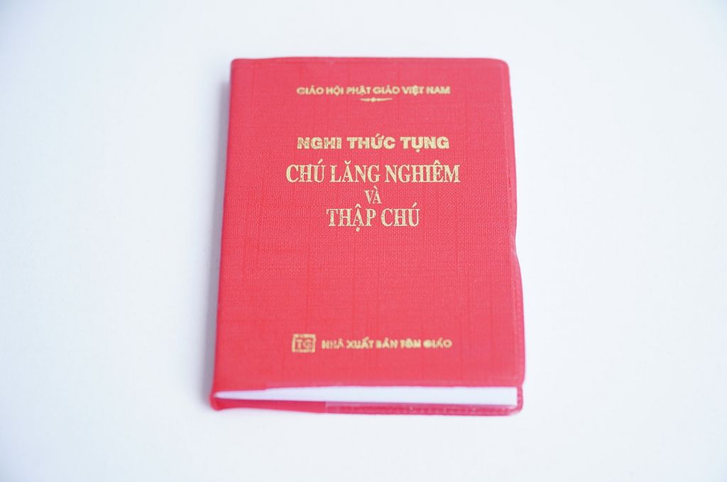 Kinh Phật - Nghi thức tụng Chú lăng nghiêm Thập chú bìa đỏ nhỏ chữ to rõ 142 trang
