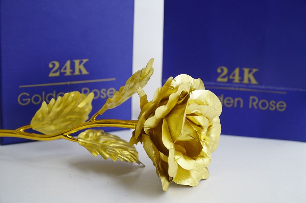 Bộ quà tặng Hoa Hồng mạ vàng 24K - Có hộp và giỏ xanh