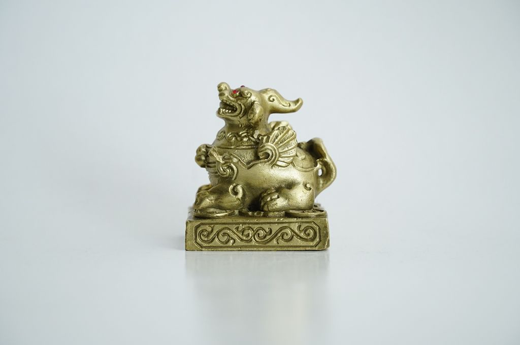 Tượng đồng Tỳ Hưu Cánh đế ấn phong thủy giàu có 5cm