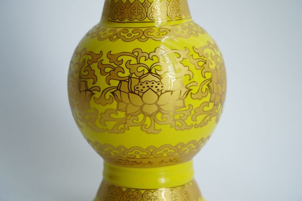 Bình hoa thờ cúng gốm sứ, bình hoa đặt bàn thờ cúng vàng cung đình - Cao 18cm