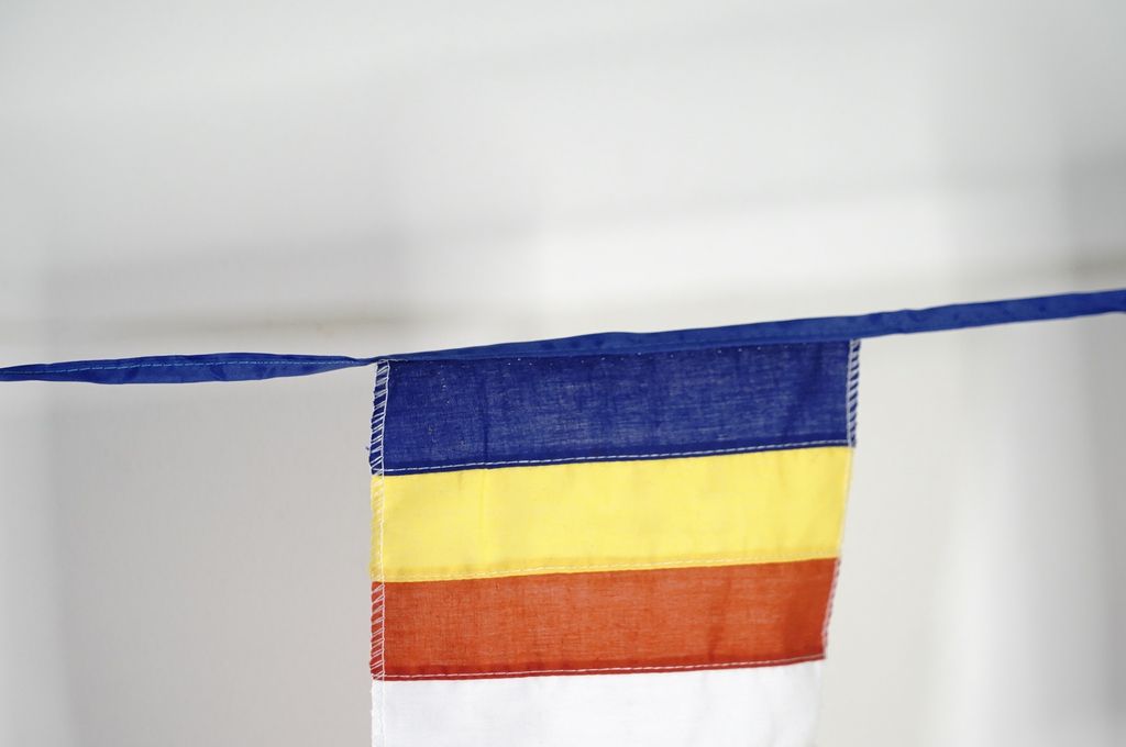 Cờ dây Phật giáo,  lá cờ mừng Lễ Phật đản cờ dây 50 - Nhiều cỡ