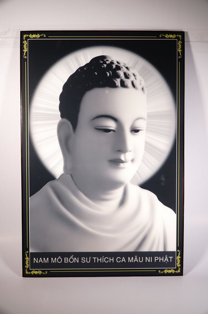 Tranh Phật Bổn Sư Thích Ca Mâu Ni chân dụng trắng đen hào quang - 2 cỡ