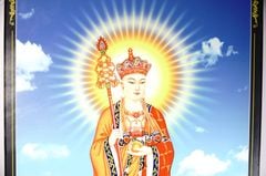 Tranh Phật Địa Tạng Vương Bồ Tát đứng áo đỏ hào quang giữa trời xanh - 2 cỡ