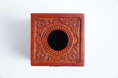 Hộp đựng giấy gỗ hương vuông hoa văn chạm trổ 13x13x12cm