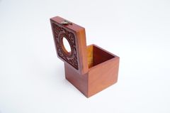 Hộp đựng giấy gỗ hương vuông hoa văn chạm trổ 13x13x12cm