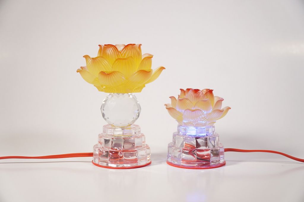 Đèn thờ led thờ cúng hoa sen vàng đổi màu đế pha lê - Nhiều cỡ