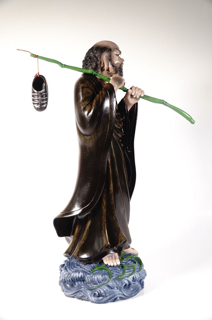 Tượng Đạt Ma Sư Tổ đứng vẽ màu vác giày cực đẹp - Cao 38cm