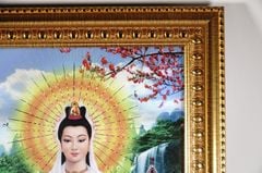 Tranh điện Phật Quan Âm Bồ Tát ngồi tòa sen giữa hồ hào quang tỏa sáng hộp đèn led siêu đẹp - 45x35cm
