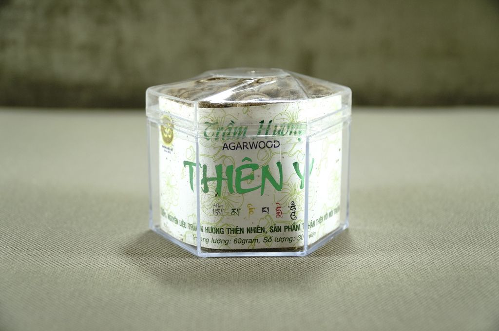 Hộp nụ trầm kiến Thiên Ý tháp tròn - 30 viên trầm hương kiến thiên nhiên cao cấp