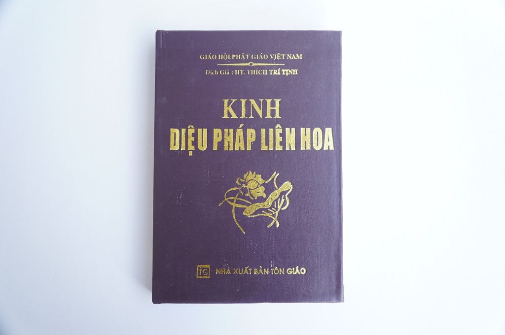 Sách Phật Giáo - Kinh Diệu Pháp Liên Hoa bìa da nâu - Thích Trí Tịnh - Chữ to rõ 600 trang