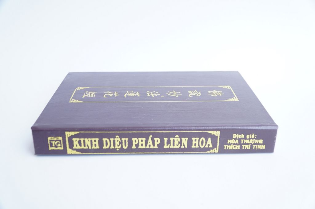 Kinh Phật - Kinh Diệu Pháp Liên Hoa bìa da nâu - Thích Trí Tịnh - Chữ to rõ 600 trang