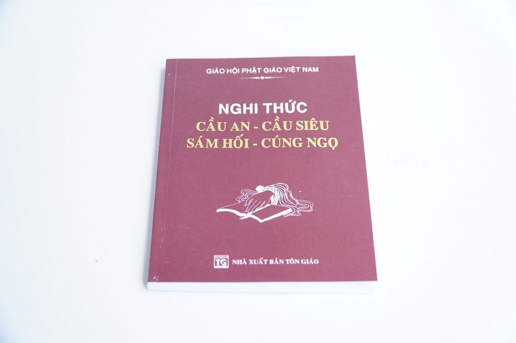 Sách Phật Giáo - Nghi Thức Cầu An Cầu Siêu Sám Hối Cúng Ngọ bìa giấy nâu - Chữ to rõ 170 trang