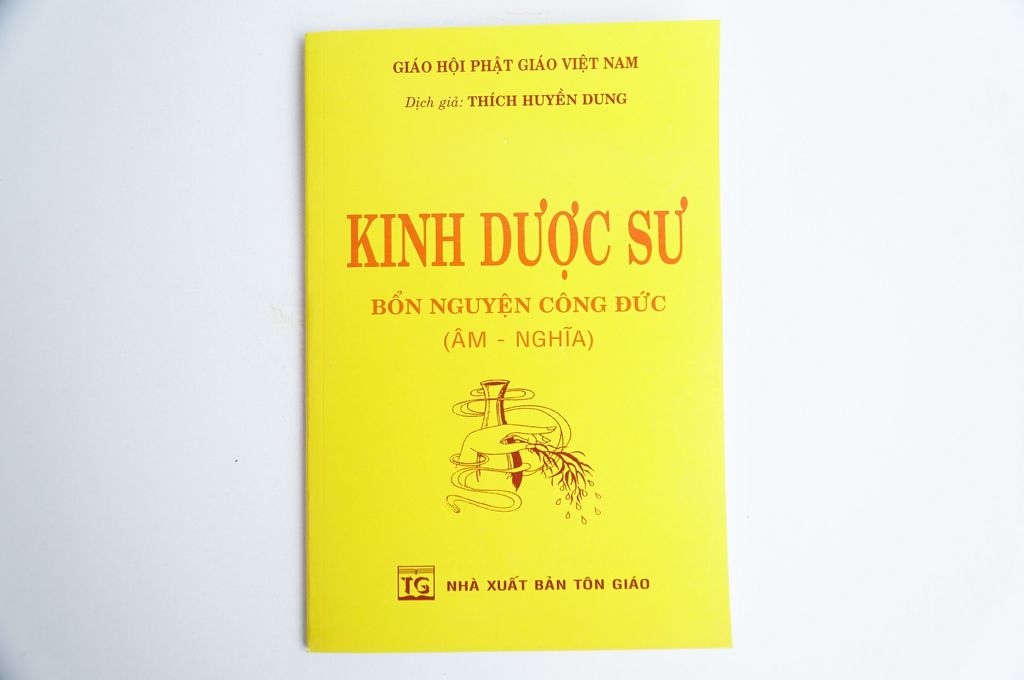 Sách Phật Giáo - Kinh Dược Sư Âm Nghĩa bìa giấy vàng - Thích Huyền Dung - Chữ to rõ 118 trang